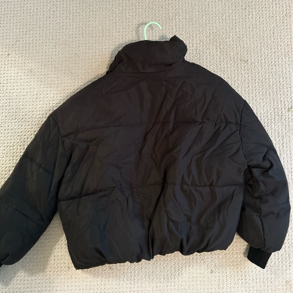 Cropped Black Puffer - Picture 2 of 3